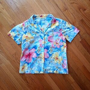 Summer Cathy Daniels Floral Blouse with a vintage vibe in size M
